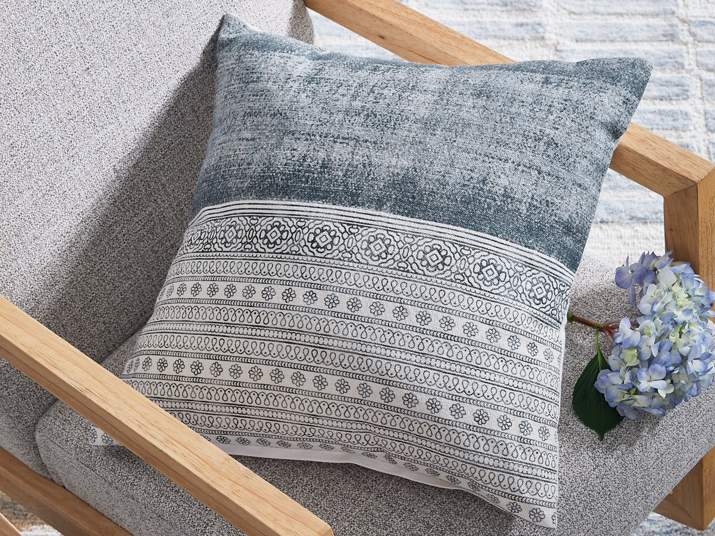 Harperville Pillow - Thumbnail 3