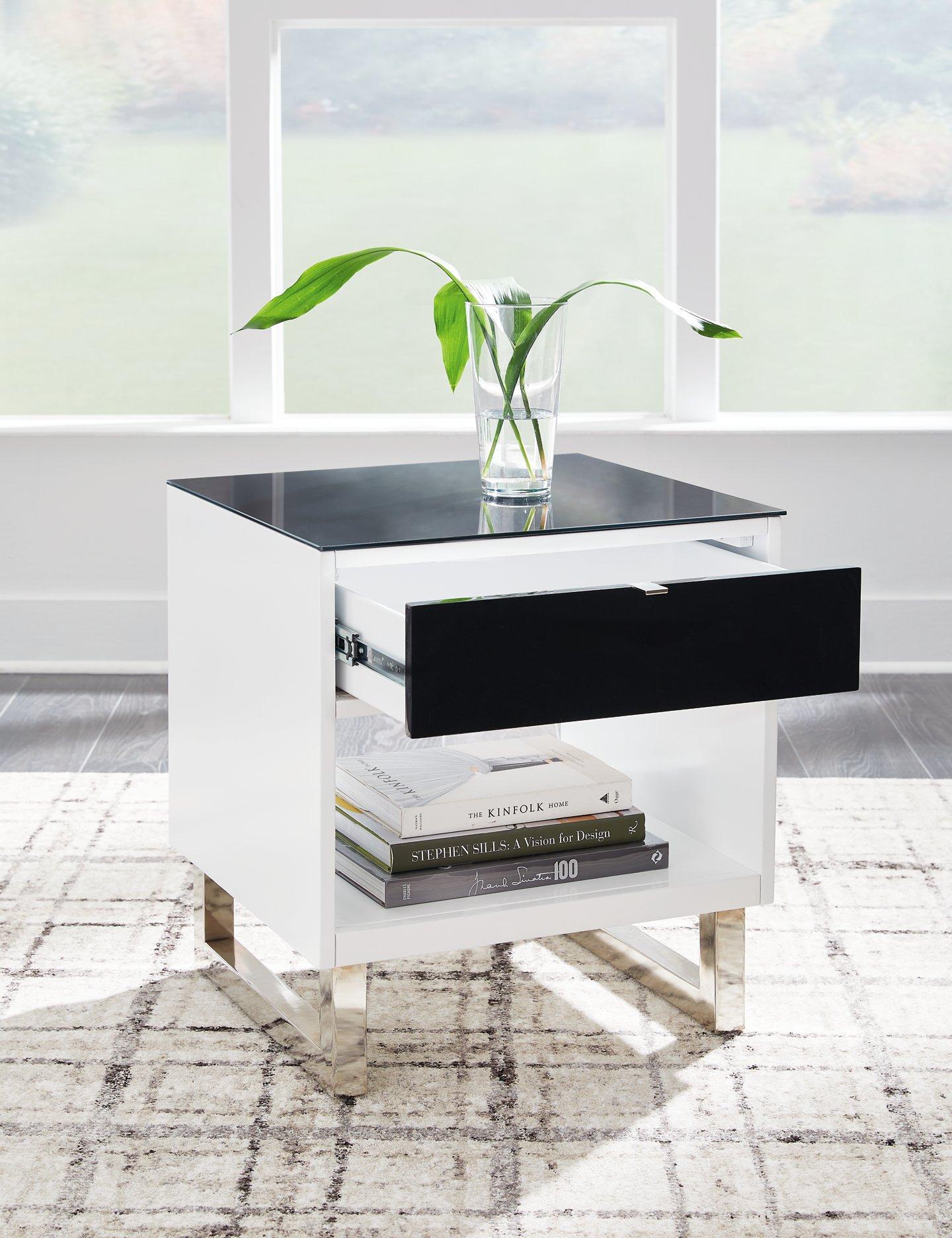 Ashley Furniture Gardoni End Table - Thumbnail 3