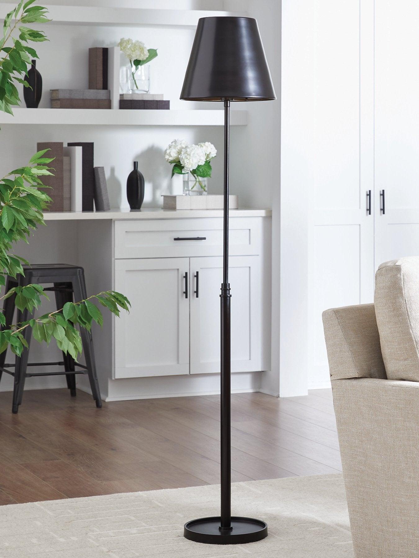 Ashley Furniture Wimner Floor Lamp - Thumbnail 2