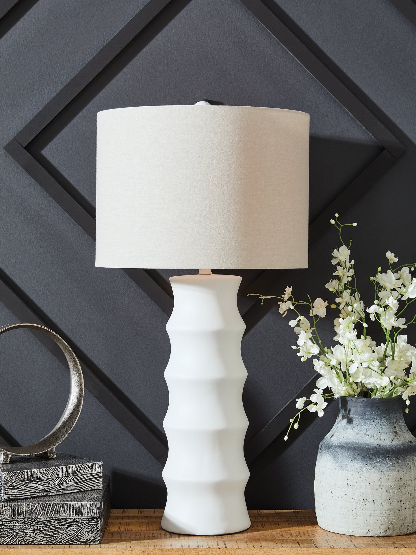 Ashley Furniture Veraleigh Table Lamp - Thumbnail 3