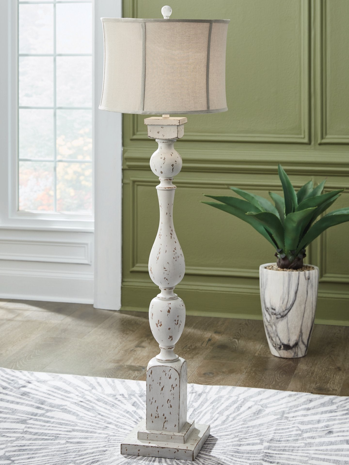Ashley Furniture Madsbrook Floor Lamp